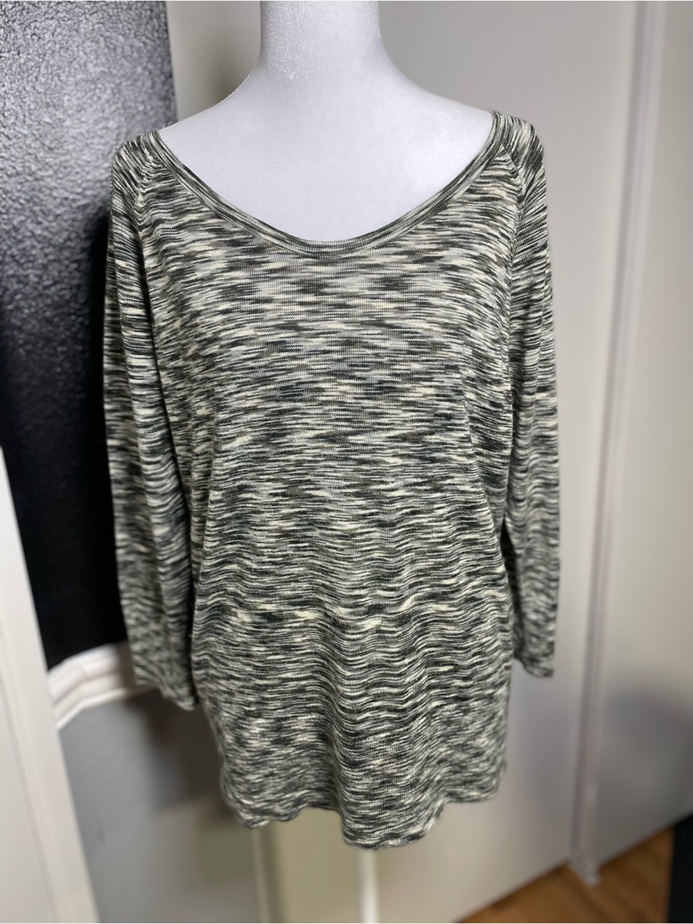 LOFT Heathered Black and Cream Scoop Neck Long-Sleeve Top